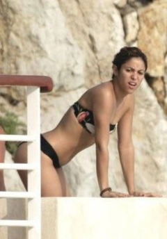 4. Shakira – black bikini, 2006