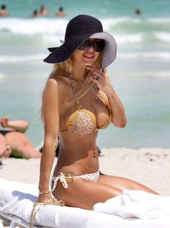 20. Shauna Sand – bikini, 2009