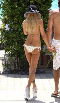 1. Shauna Sand – bikini, 2009