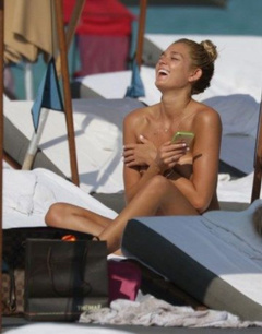 2. Shayna Taylor – topless, 2015