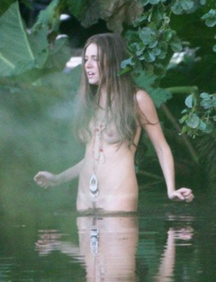 4. Sienna Miller Naked – Hippie Hippie Shake Set, 2007