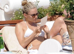 6. Sienna Miller – bikini, 2009