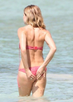 12. Sienna Miller – bikini, 2009