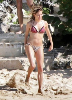 7. Sienna Miller – bikini, 2009