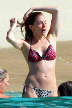 11. Sienna Miller – bikini, 2009
