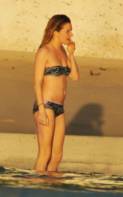 12. Sienna Miller – bikini, 2009