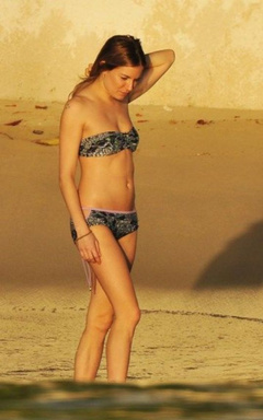 15. Sienna Miller – bikini, 2009