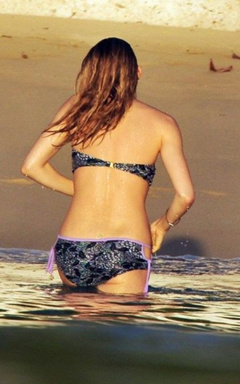 18. Sienna Miller – bikini, 2009