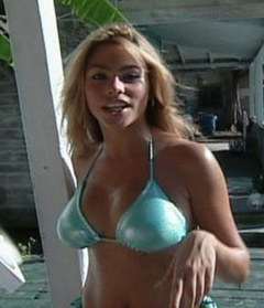 10. Sofia Vergara – Fuera de serie, 1995
