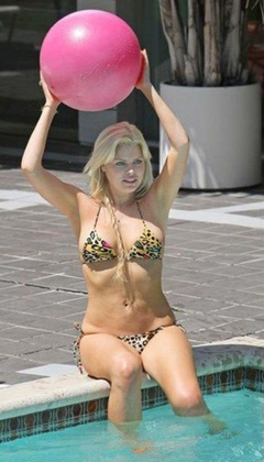 6. Sophie Monk – bikini, 2008