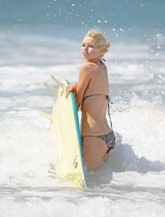 2. Sophie Monk – bikini, 2009