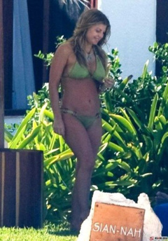 4. Stacy Ferguson - Fergie – green bikini, 2009