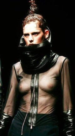 9. Stella Tennant – catwalk oops