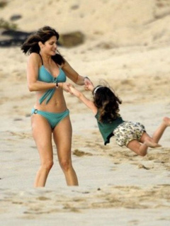 5. Stephanie Seymour – bikini, 2008