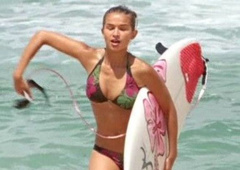 6. Tahyna Tozzi Sexy – Blue Water High, 2005