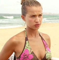 9. Tahyna Tozzi Sexy – Blue Water High, 2005