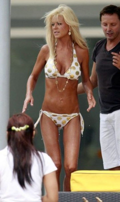 3. Tara Reid – bikini candids, 2007