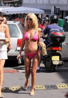 4. Tara Reid – purple bikini, 2009