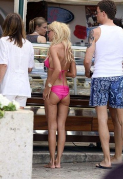 6. Tara Reid – purple bikini, 2009
