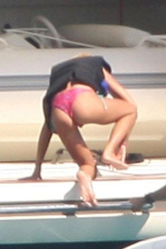 13. Tara Reid – purple bikini, 2009