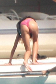 16. Tara Reid – purple bikini, 2009