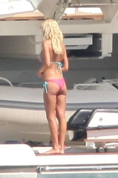 18. Tara Reid – purple bikini, 2009