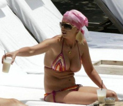 4. Tara Reid – red bikini, 2006