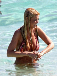 3. Tara Reid – red bikini, 2007