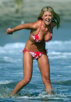 13. Tara Reid – red bikini, 2007