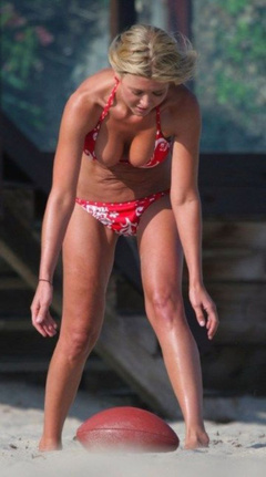 5. Tara Reid – red bikini, 2007