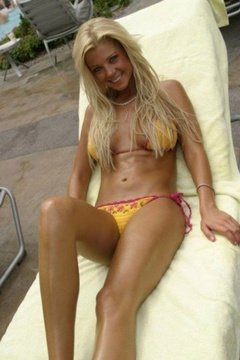 3. Tara Reid – yellow bikini, 2004