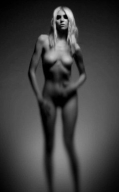 1. Taylor Momsen Naked – Under The Water , 2012