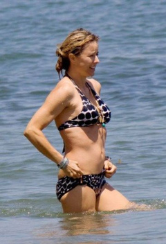 5. Tea Leoni – bikini, 2009