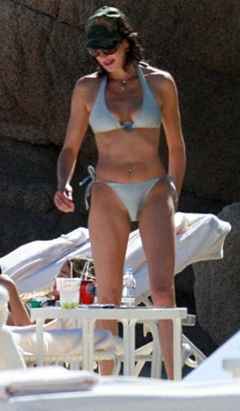 6. Teri Hatcher – bikini at the beach, 2007