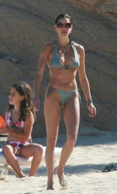 10. Teri Hatcher – bikini at the beach, 2007