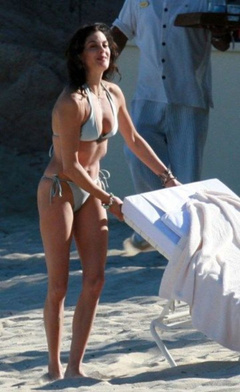 12. Teri Hatcher – bikini at the beach, 2007
