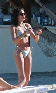 13. Teri Hatcher – bikini at the beach, 2007