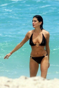 2. Teri Hatcher – bikini, 2009