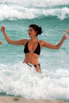 5. Teri Hatcher – bikini, 2009
