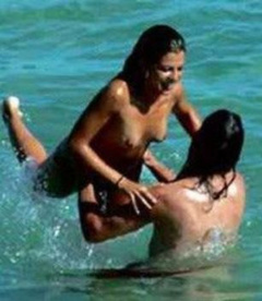 2. Thais Blume – topless, 2011