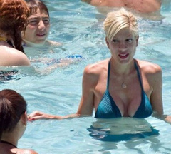 6. Tori Spelling – bikini, 2009