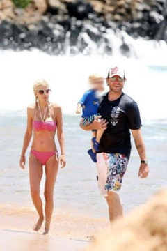 2. Tori Spelling – pink bikini, 2009