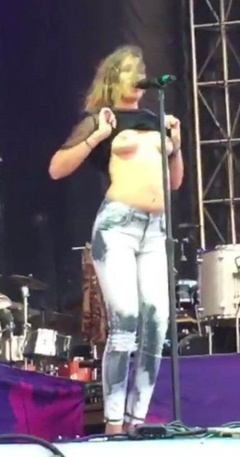 4. Tove Lo – boob flash, 2015