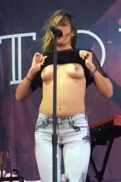 5. Tove Lo – boob flash, 2015