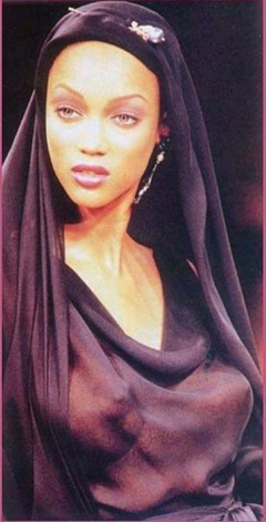 3. Tyra Banks – catwalk oops