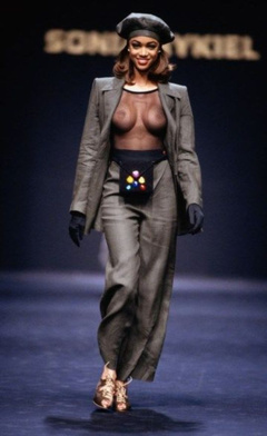 4. Tyra Banks – catwalk oops