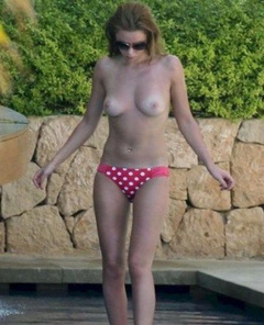 2. Una Healy – topless, 2010