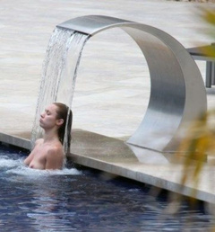 9. Una Healy – topless, 2010