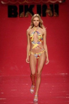 1. Valentina Zelyaeva Sexy – Fashion Show, 2007