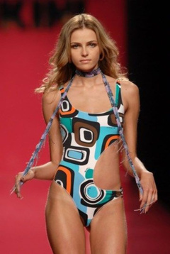 3. Valentina Zelyaeva Sexy – Fashion Show, 2007